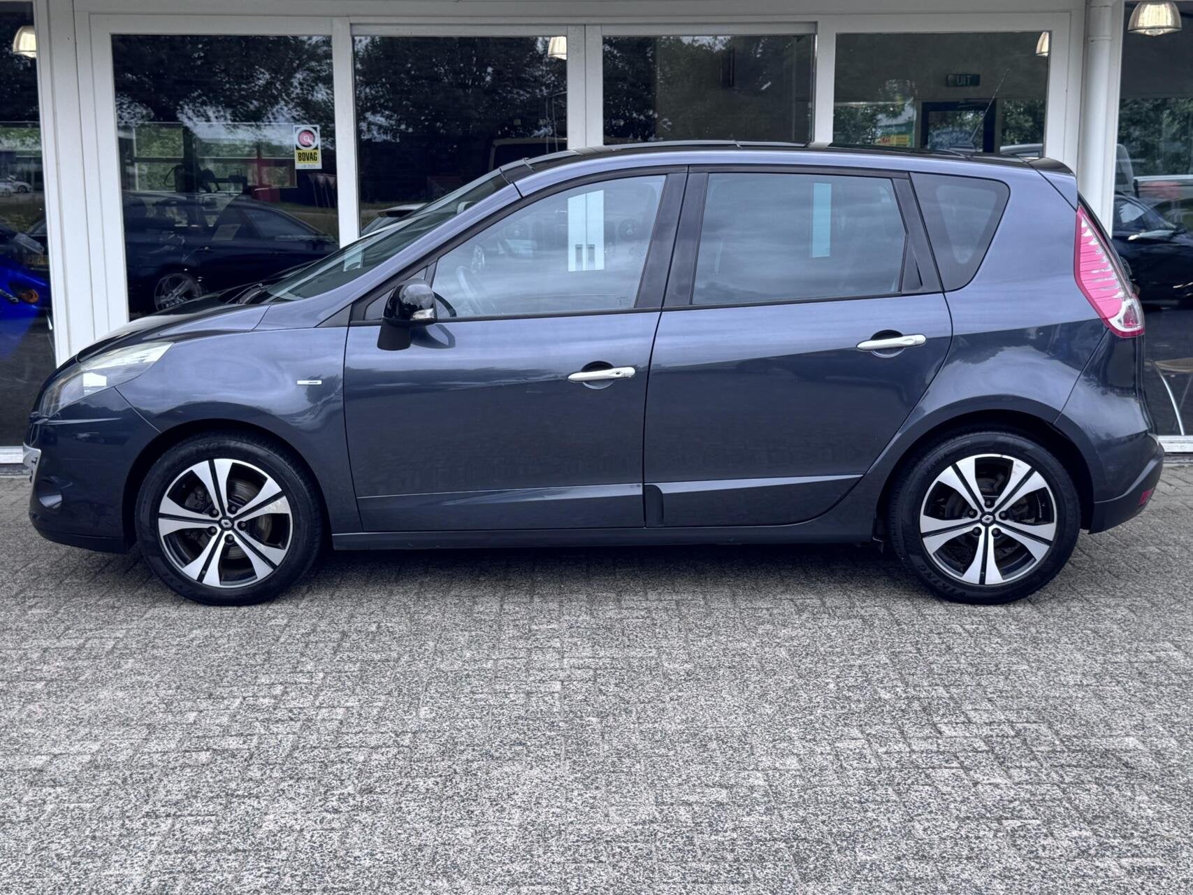 Renault Scenic 2.0 16v 140pk Automaat Bose uitvoering,Clima,, Auto's, Renault, Euro 5, Gebruikt, Zwart, 4 cilinders