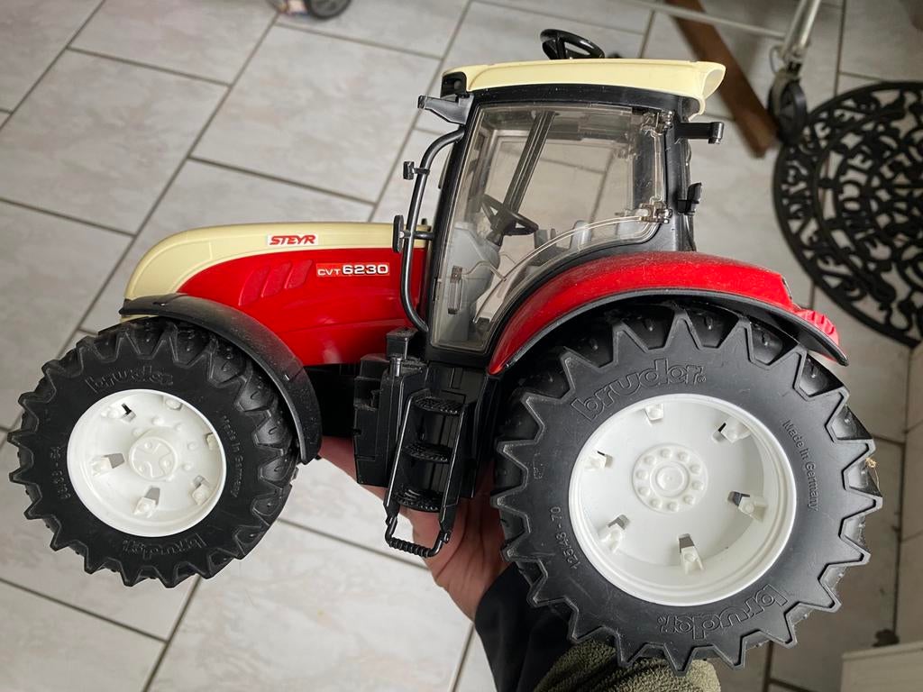 Bruder tractor, Kinderen en Baby's, Speelgoed | Speelgoedvoertuigen, Ophalen, Gebruikt