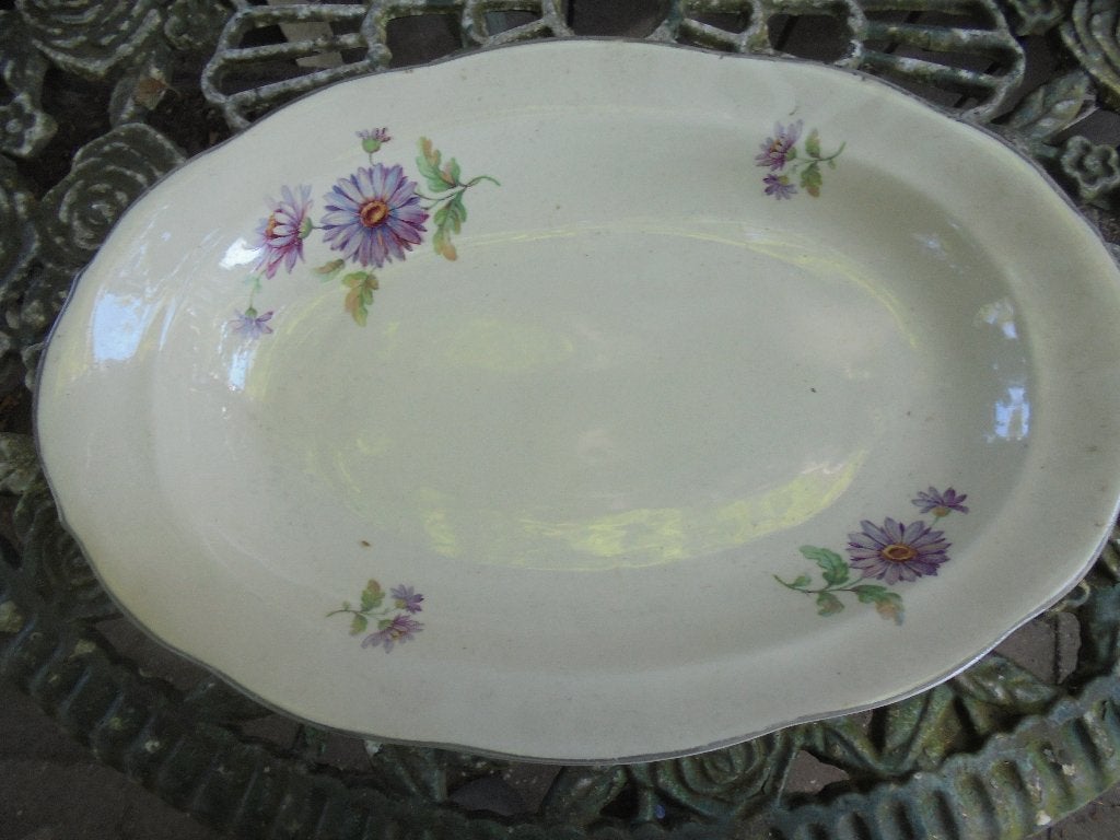 Ovale vlees- of Broodschaal van MOSA paarse aster / bloem, Antiek en Kunst, Ophalen of Verzenden