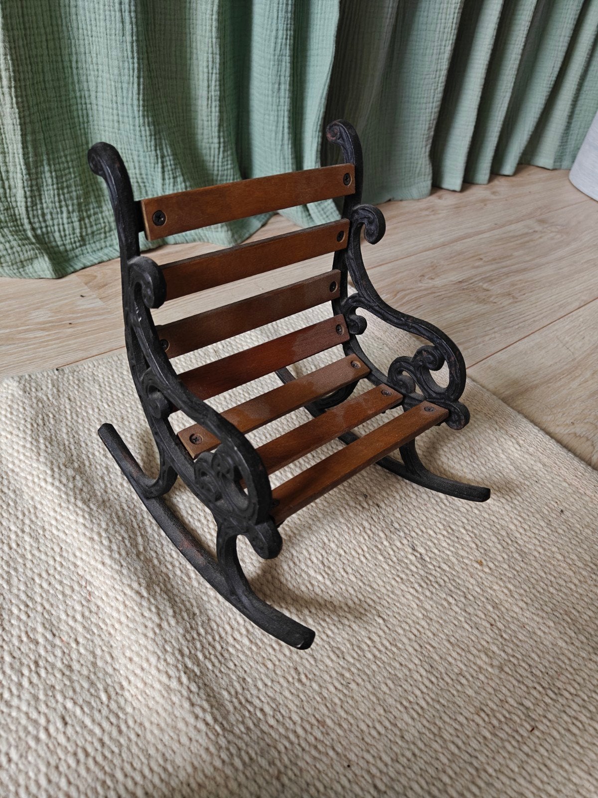 Vintage poppenstoel - Antieke poppen schommelstoel, Ophalen of Verzenden, Gebruikt, Overige typen