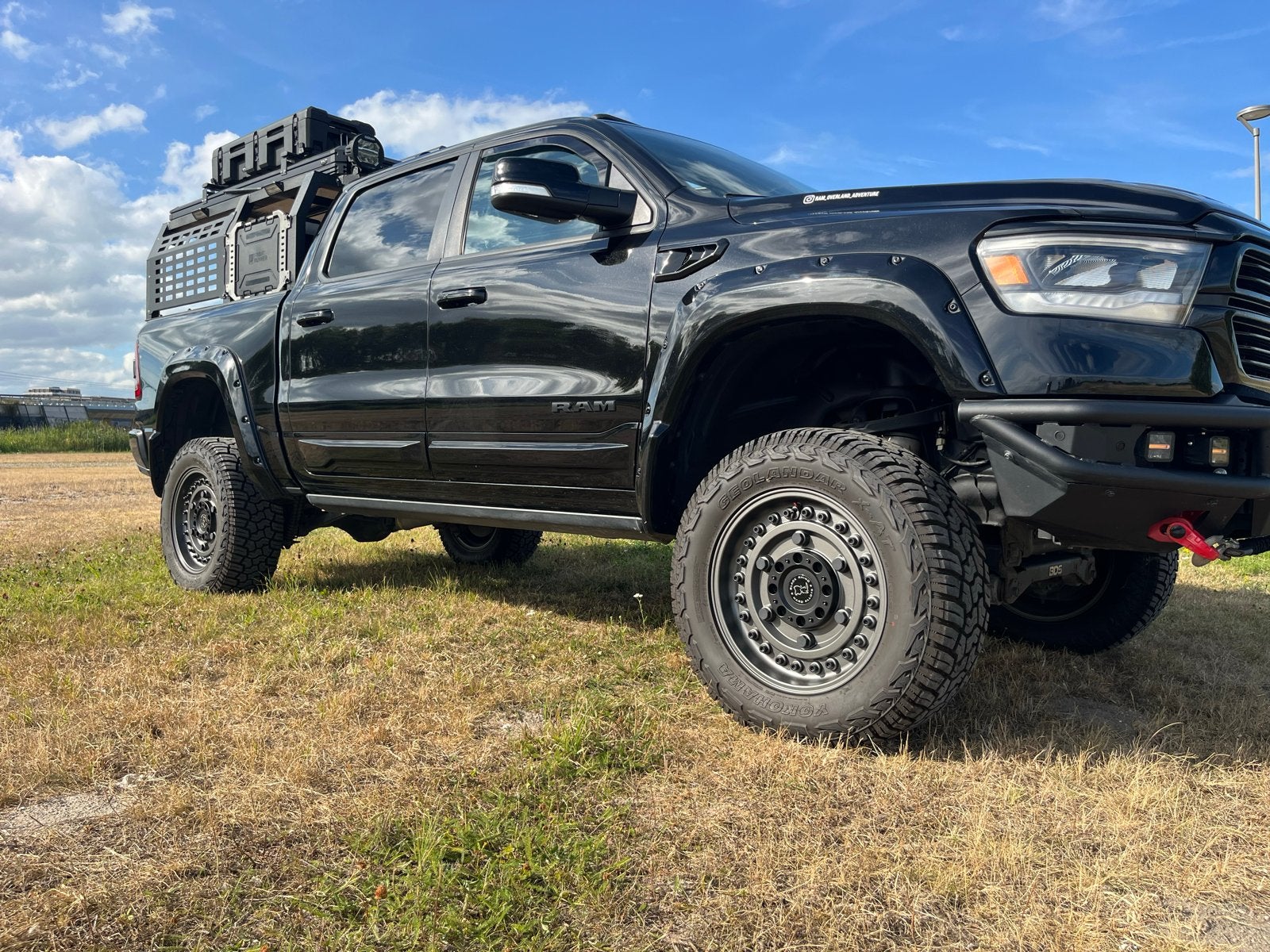 Foto 14 van Dodge RAM 1500 Laramie Night 2019 BDS Lift & Fox Overland