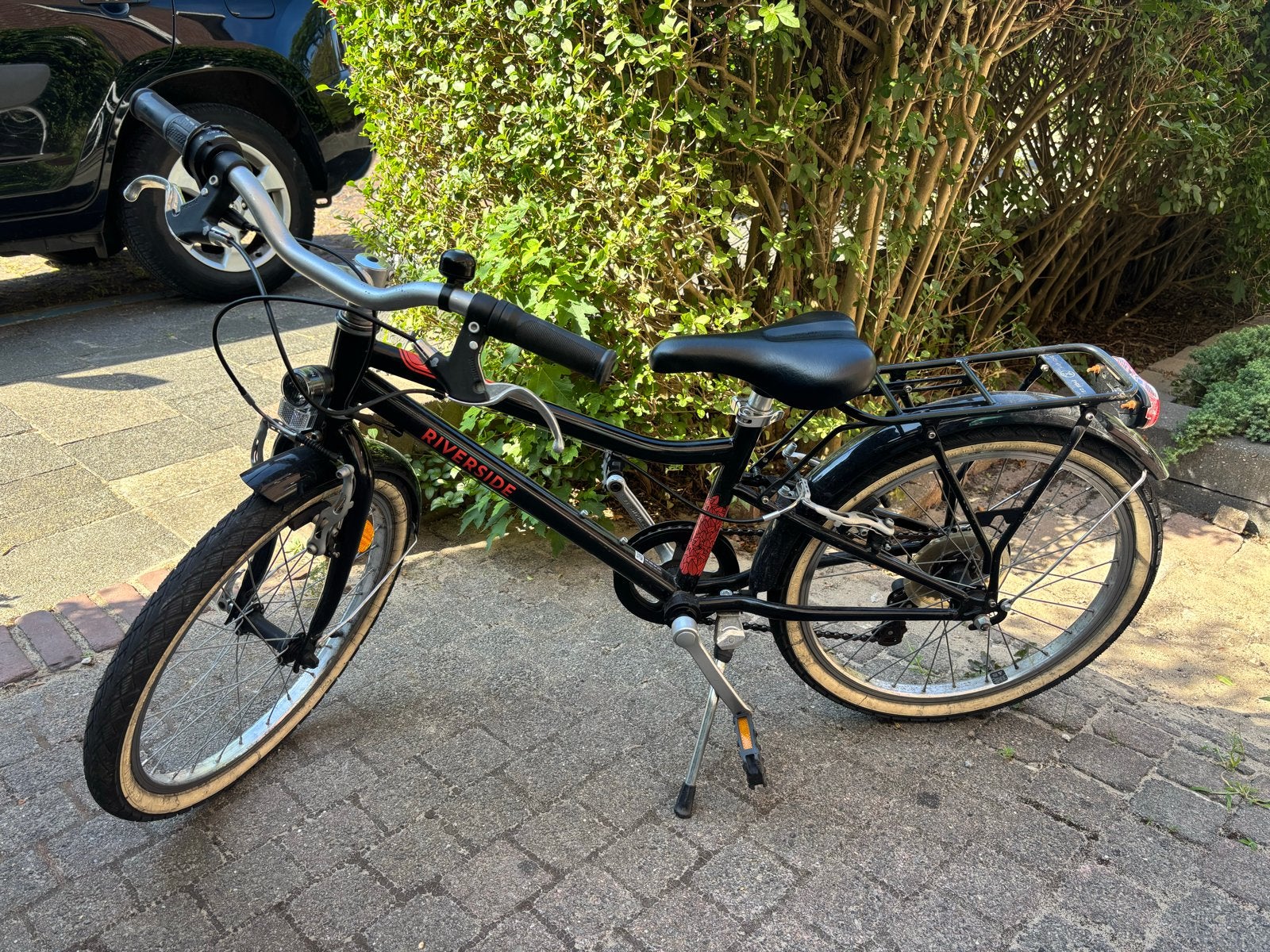 Kinderfiets BTWIN Riverside 20 inch - Zwart met bagagedrager, Fietsen en Brommers, Fietsen | Kinderfietsjes, Ophalen, Zo goed als nieuw