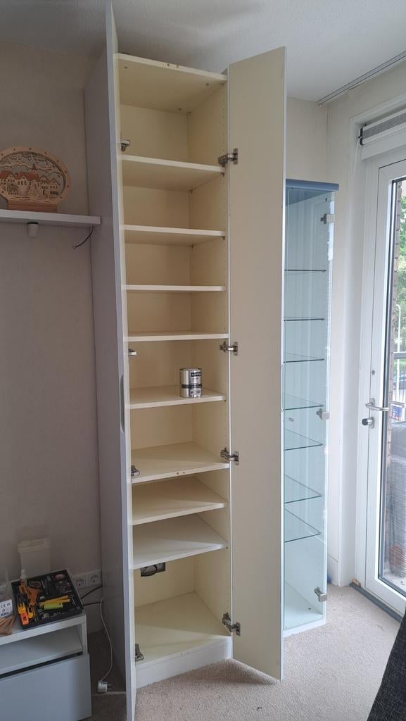 Grijze kast met 8 planken en 2 deuren (incl. verf), 200 cm of meer, 25 tot 50 cm, Gebruikt, Met deur(en)