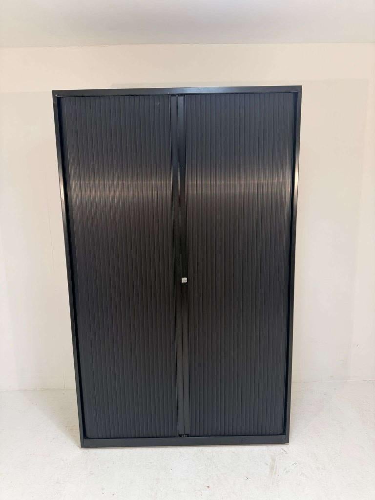 Roldeurkast 195x120x47cm zwart €225,-, Niet ingevuld, Niet ingevuld, Niet ingevuld