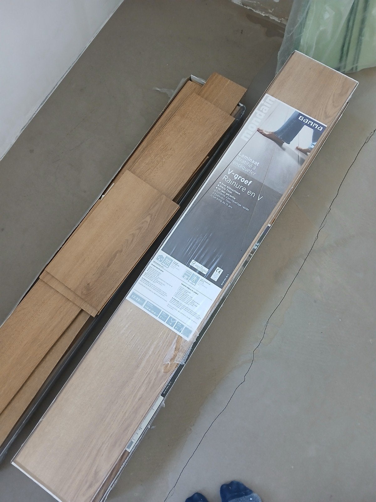 Gamma laminaat, 3 dozen en een aangebroken doos, Doe-het-zelf en Verbouw, Ophalen, Nieuw, 5 tot 10 m², 10 tot 30 cm