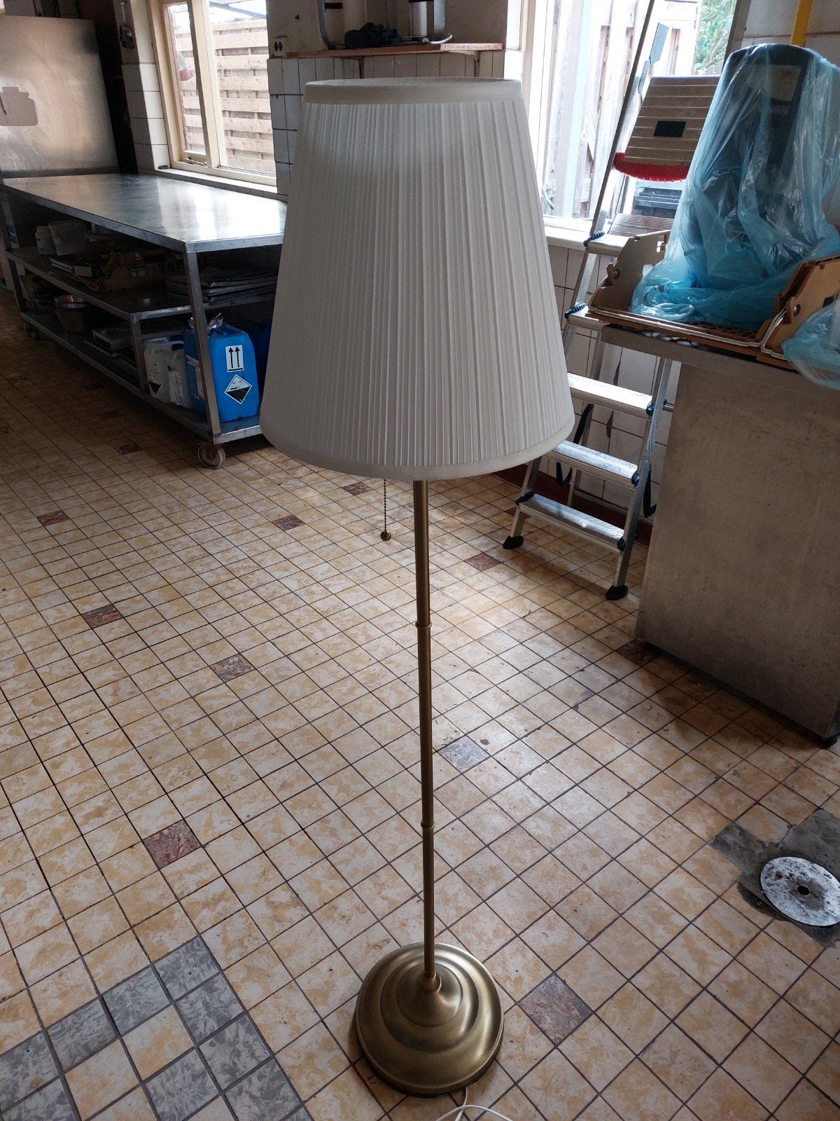 Klassieke staande lamp met plissé kap, Gebruikt, Klassiek, Textiel, 150 tot 200 cm