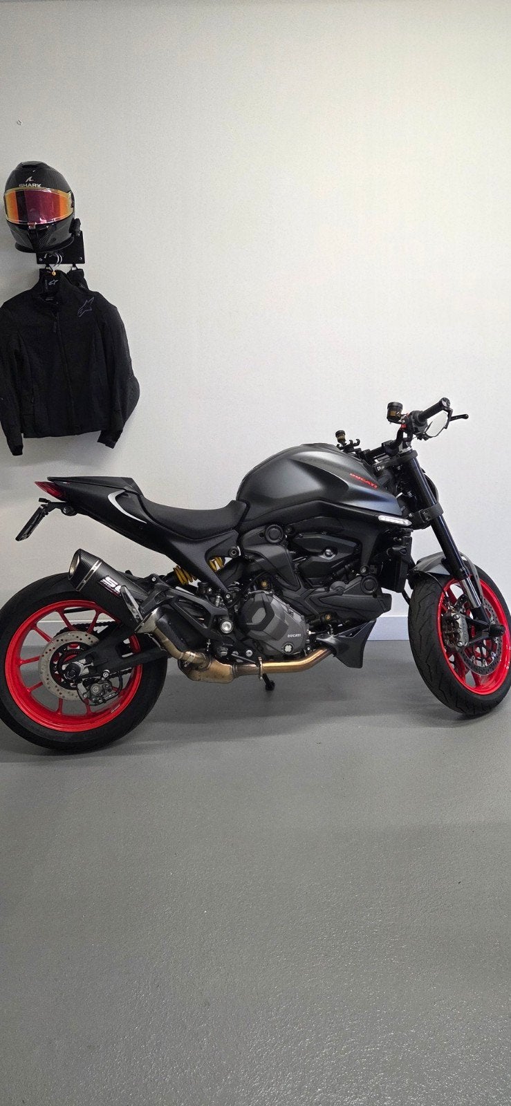Ducati Monster 937 - Zo goed als nieuw!, 2 cilinders, Occasion, Meer dan 35 kW, Minimaal motorrijbewijs A2