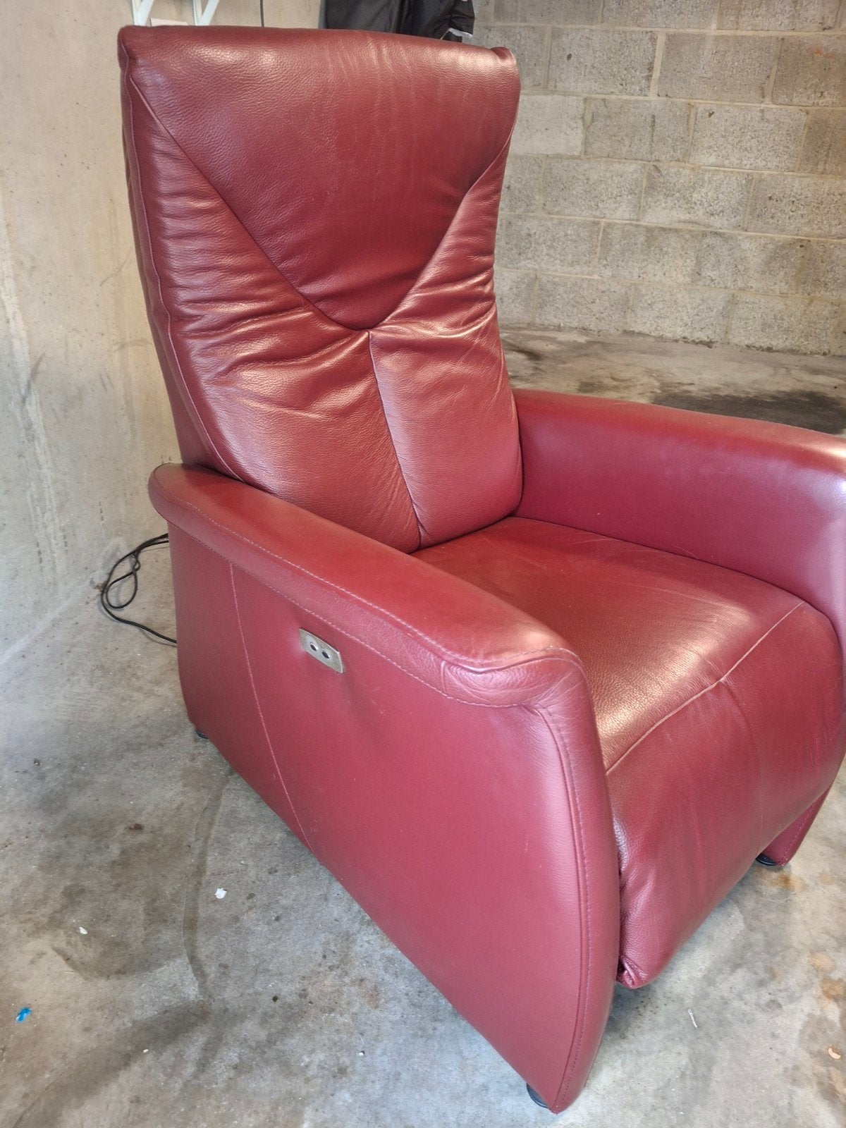 Relax fauteuil hoge kwaliteit elektrisch bordeau rood leer, Huis en Inrichting, Ophalen, Zo goed als nieuw, 50 tot 75 cm, Leer