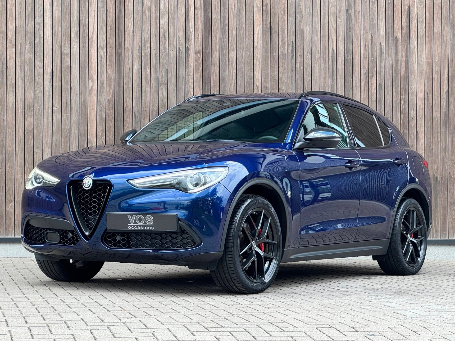 Alfa Romeo Stelvio 2.0 T AWD |ACC|Leder|Trekhaak|310 PK|, Zwart, Blauw, Leder, Bedrijf