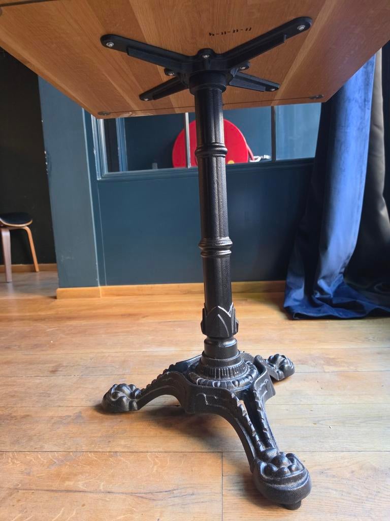 Houten tafel met gietijzeren onderstel - Industrieel, 50 tot 100 cm, Vierkant, Tot twee personen, 50 tot 100 cm