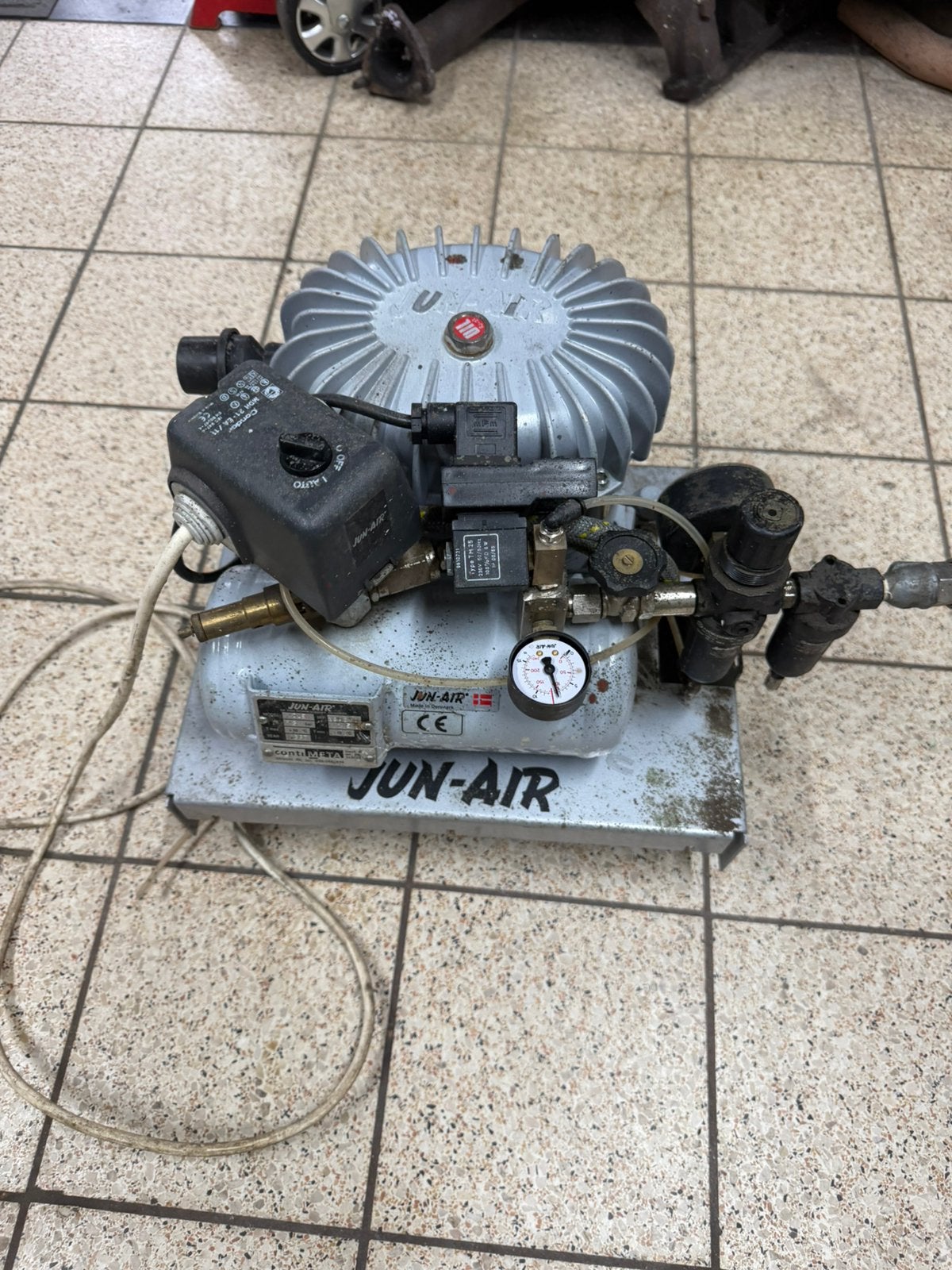 Jun Air compressor 8 bar, Doe-het-zelf en Verbouw, Compressors, Ophalen, Gebruikt, 6 tot 10 bar, Minder dan 200 liter/min
