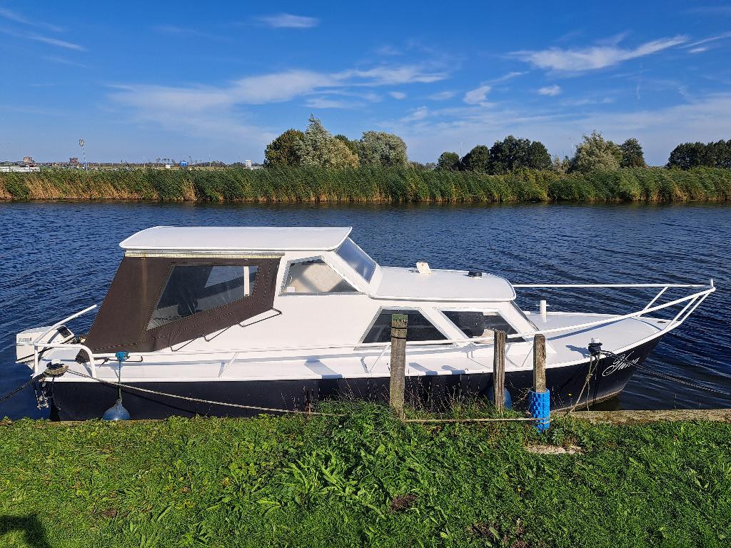 Kajuitboot van 6 meter met 9.9 pk yamaha 4 takt motor, Watersport en Boten, Motorboten en Motorjachten, Gebruikt, Staal, Benzine