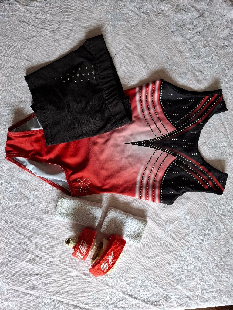 Turnkleding en accessoires, Sport en Fitness, Turnen, Ophalen of Verzenden, Zo goed als nieuw, Turnpak(je), Rood
