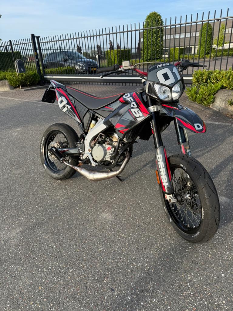 Derbi senda drd pro 2007, Fietsen en Brommers, Brommers | Derbi, Ophalen, 6 versnellingen, Maximaal 45 km/u, Zo goed als nieuw