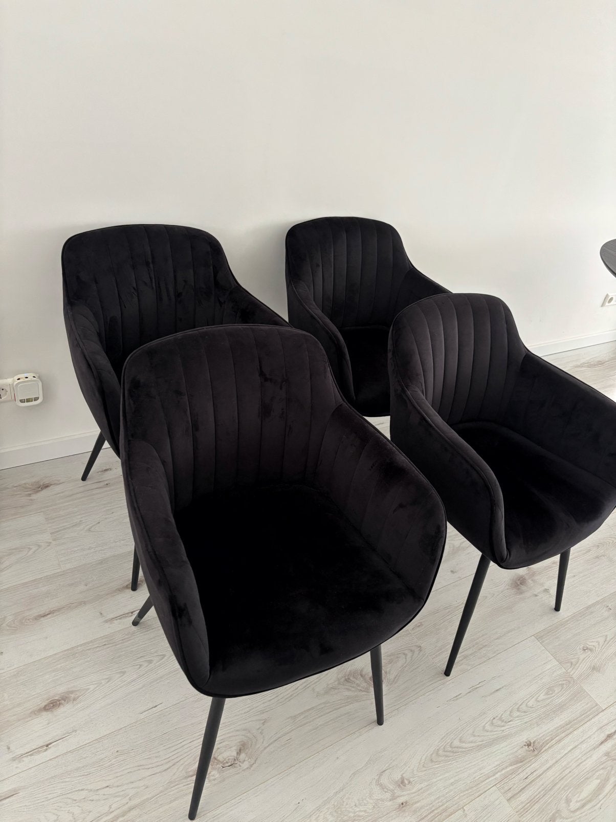 4 x luxe velvet zwarte stoelen, Huis en Inrichting, Stoelen, Ophalen, Zo goed als nieuw, Zwart