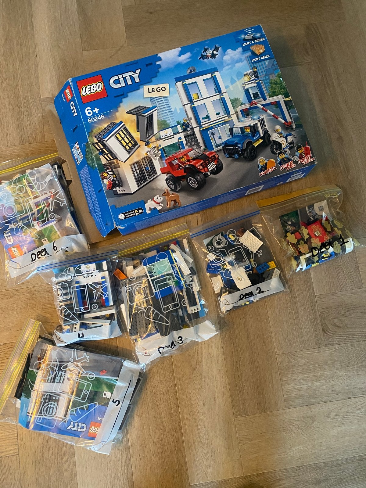 LEGO City Politiebureau 60246 - Complete set, City, Lego, Ophalen of Verzenden, Zo goed als nieuw