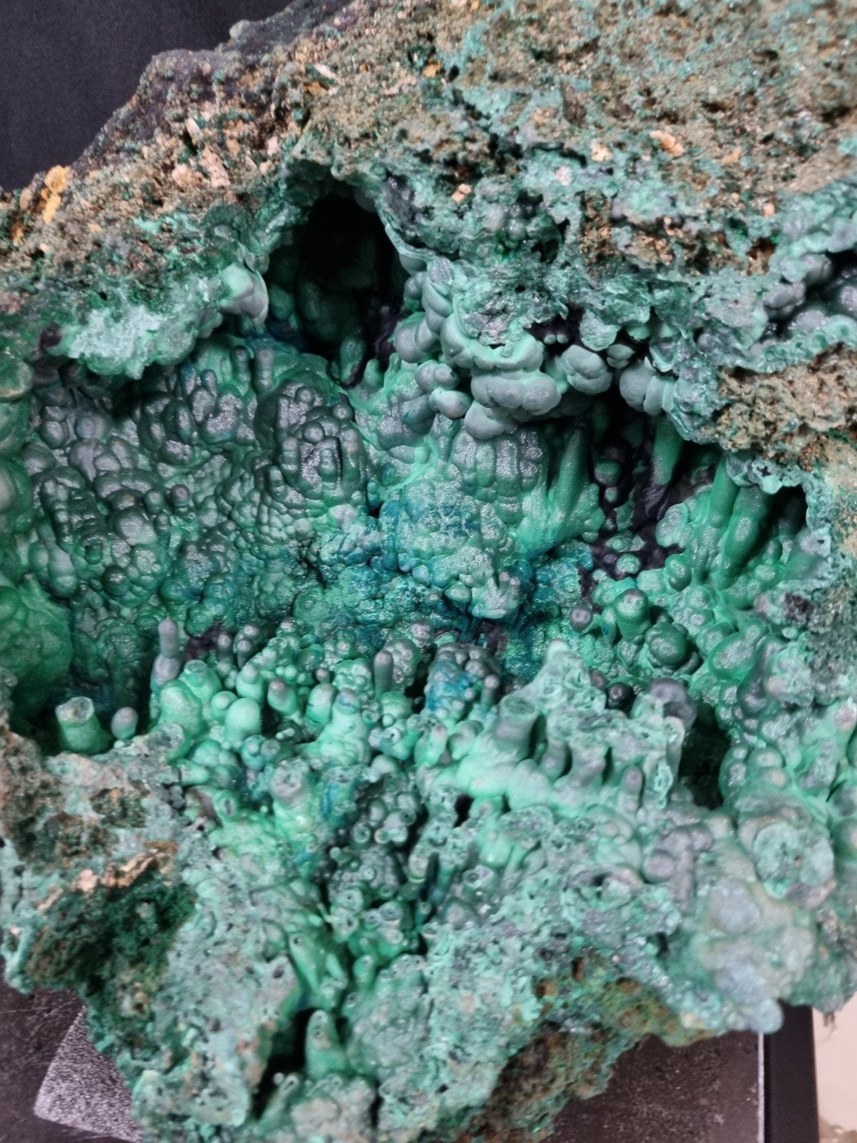 Museumstuk, druzy malachiet, 40 kg open van woens tm zondag, Ophalen, Mineraal