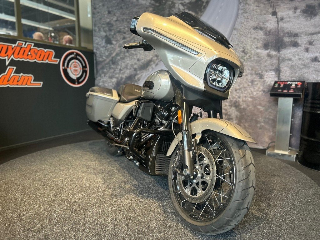 Harley-Davidson FLHXSE CVO STREET GLIDE (bj 2023), Laan van Vredenoord 33
2289 DA  RIJSWIJK, NL, Bedrijf, Overig, Sales@harleydavidsonrotterdam.nl
