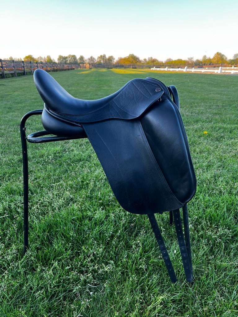 Sattlerij Dresche Dressurzadel 18", Dieren en Toebehoren, Ophalen of Verzenden, Zo goed als nieuw, Dressuur
