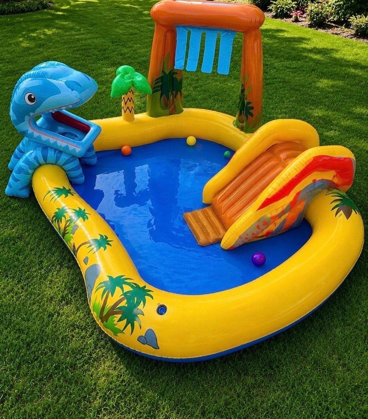 Dino Waterspeelplaats met Glijbaan en Sproeier, Ophalen, Zo goed als nieuw