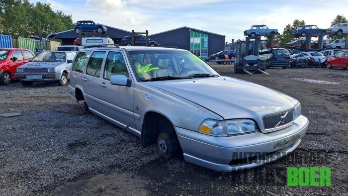 Scherm rechts-voor van een Volvo V70, Gebruikt, -, -, 6 maanden garantie