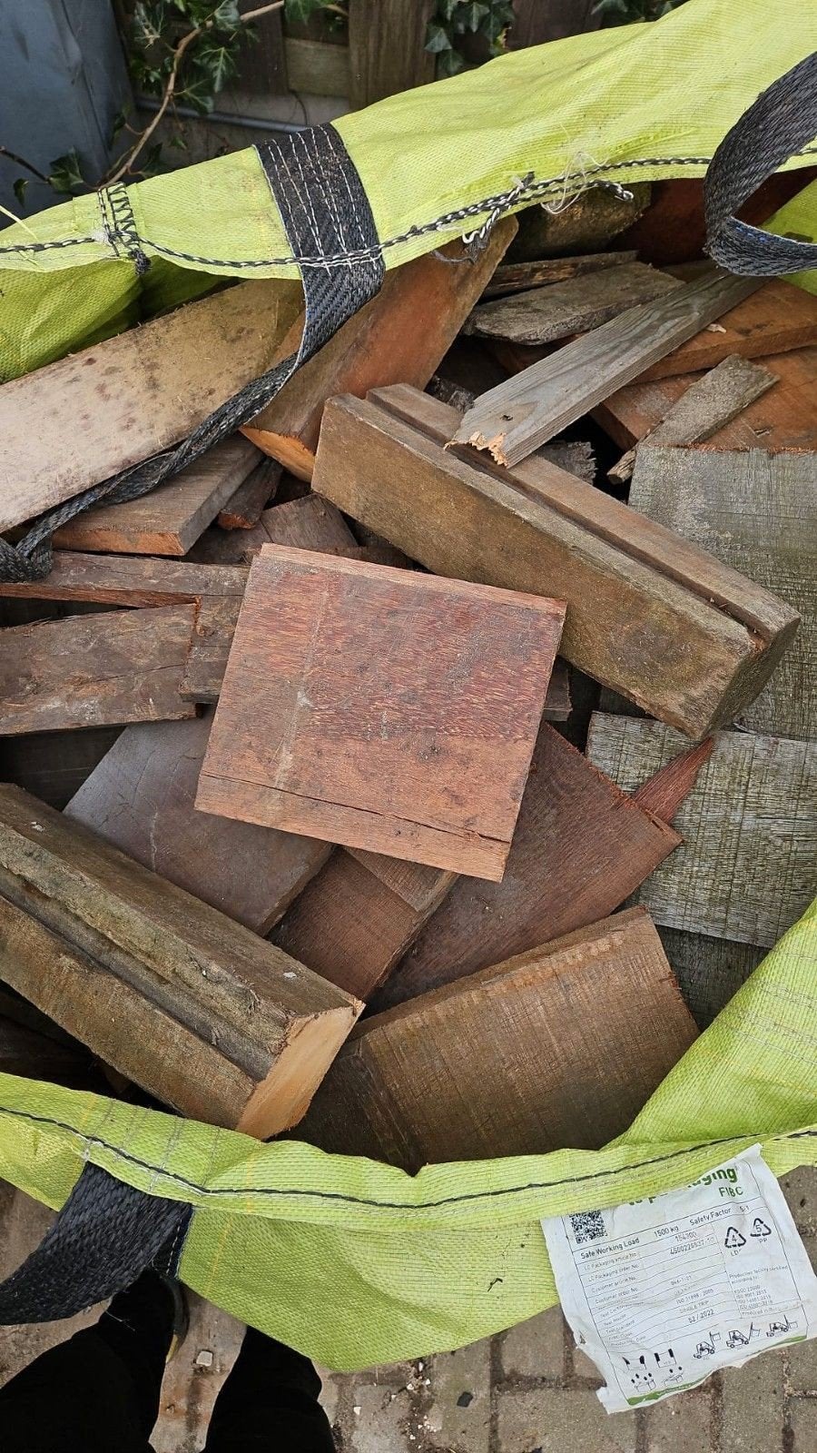 Openhaardhout mix: Azobé, Grenen en Vuren, Tuin en Terras, Haardhout, Minder dan 3 m³, Ophalen of Verzenden, Overige houtsoorten