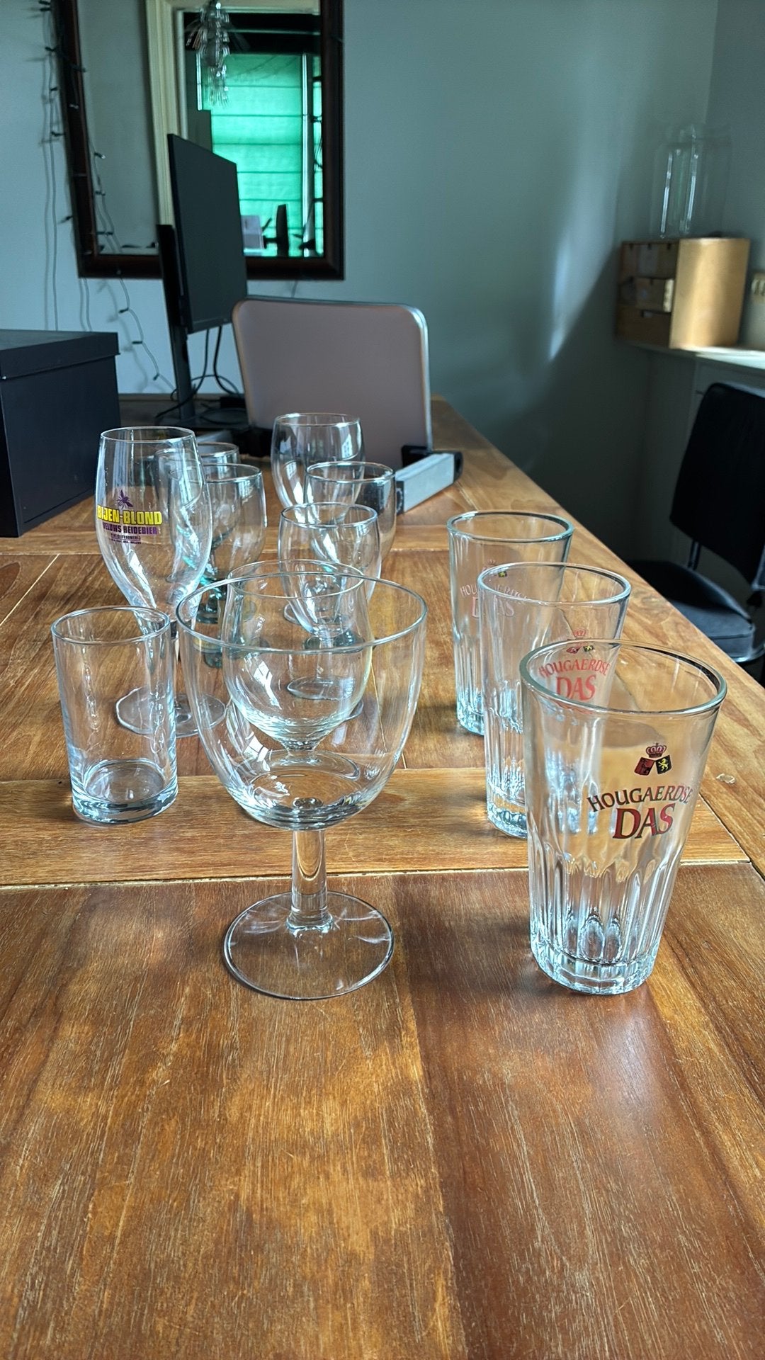 12 bier en wijnglazen 3 hougaerdse das, Ophalen of Verzenden, Gebruikt, Bierglas