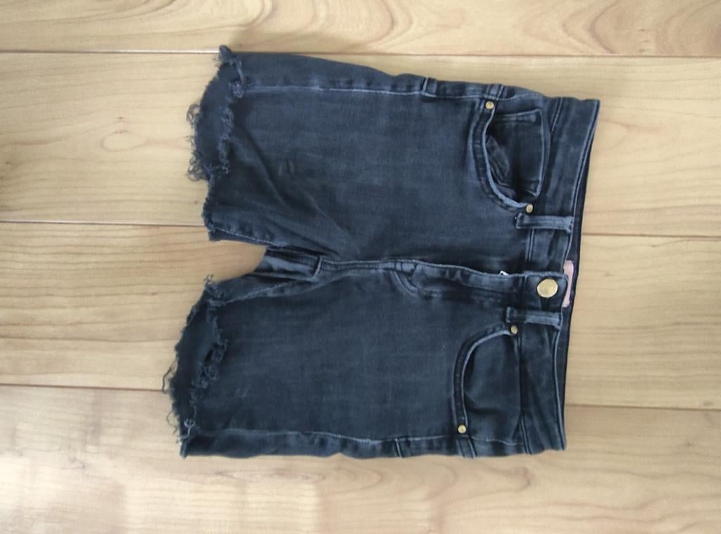 Afgeknipte korte broek ONLY maat 32. Gratis, Ophalen of Verzenden, Gedragen, Blauw, W27 (confectie 34) of kleiner