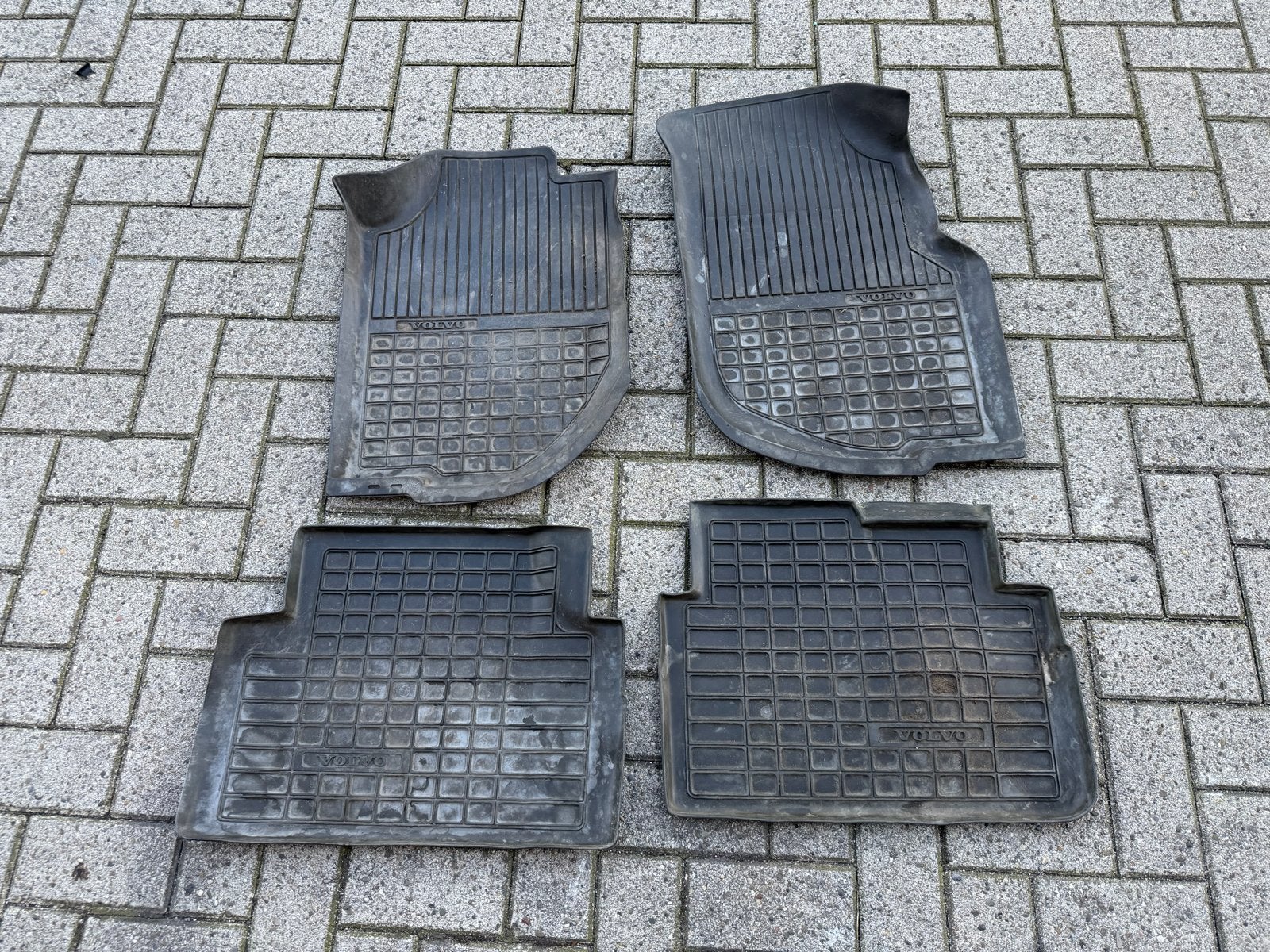 Rubberen matten / wintermatten Volvo 940 / 740, Ophalen of Verzenden, Gebruikt