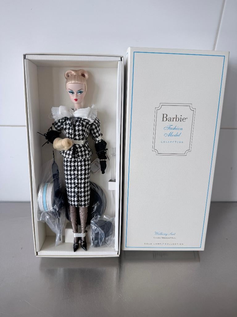 Barbie Silkstone Walking Suit BFMC, Ophalen of Verzenden, Nieuw, Fashion Doll