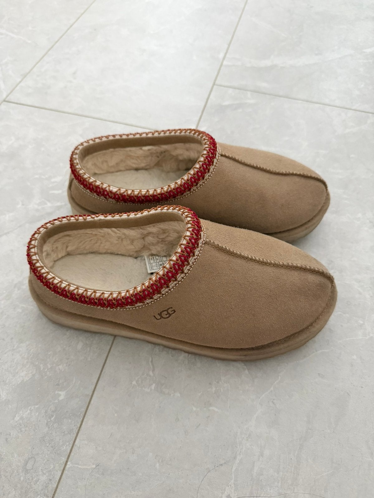Ugg Tasman, Ophalen of Verzenden, Zo goed als nieuw, Beige