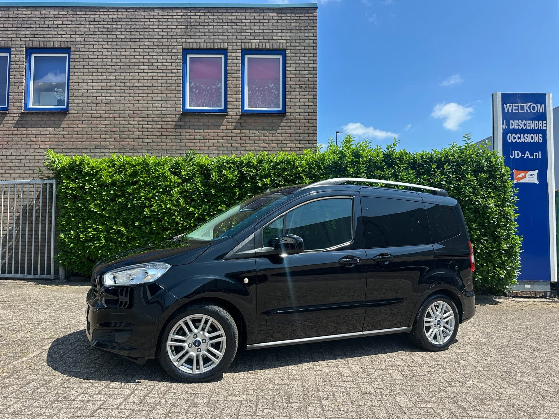 Ford Tourneo Courier 1.0 Titanium Climate C, Cruise C, Navig, Auto's, Voorwielaandrijving, Gebruikt, Zwart, Met garantie (alle)