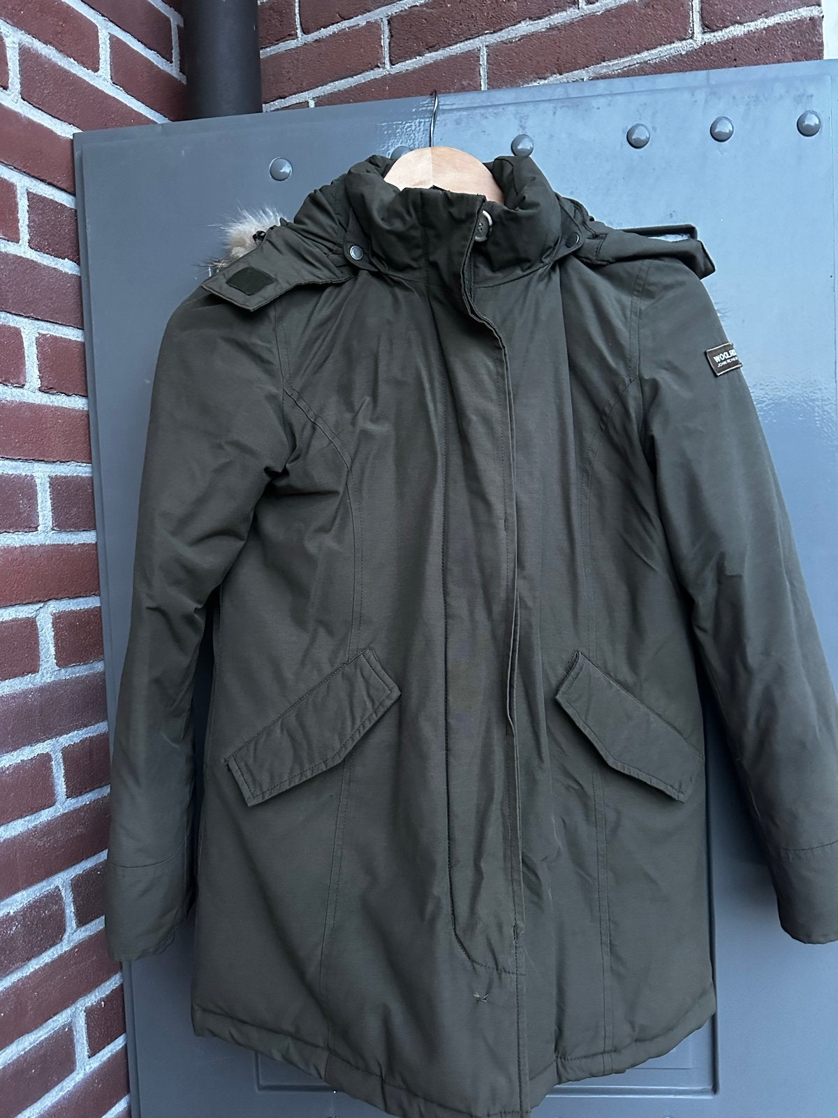 Woolrich winterjas 12 jr - Donkergroen, afneembare bontkraag, Ophalen, Zo goed als nieuw, Jas