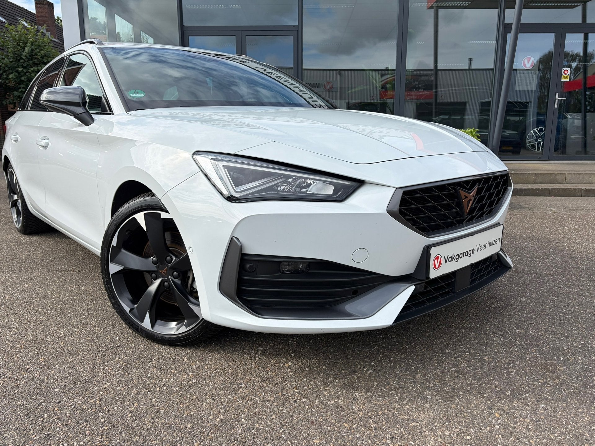 CUPRA Leon Sportstourer 1.4 e-Hybrid Business|Rijklaar prijs, Auto's, Cupra, Voorwielaandrijving, 77 km/l, Gebruikt, Zwart