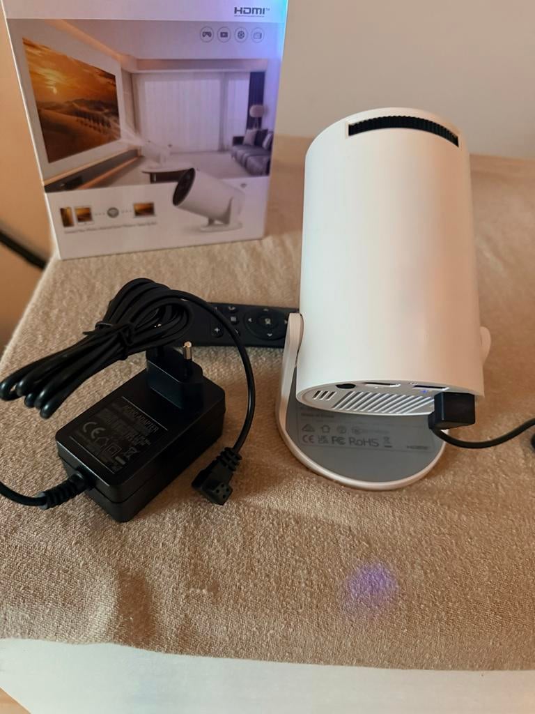HY300Pro+ Android Projector - HD Beamer met Smart Functies, Ophalen of Verzenden, Zo goed als nieuw, LED, HD (720)