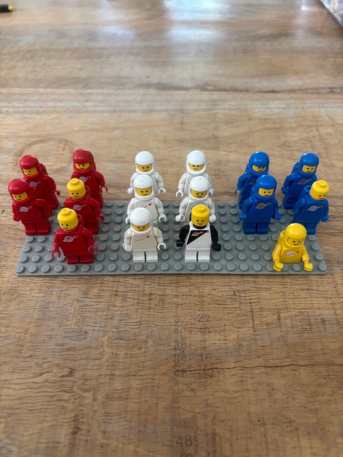 Lego Minifigures 16x retro Space, Kinderen en Baby's, Speelgoed | Duplo en Lego, Ophalen of Verzenden