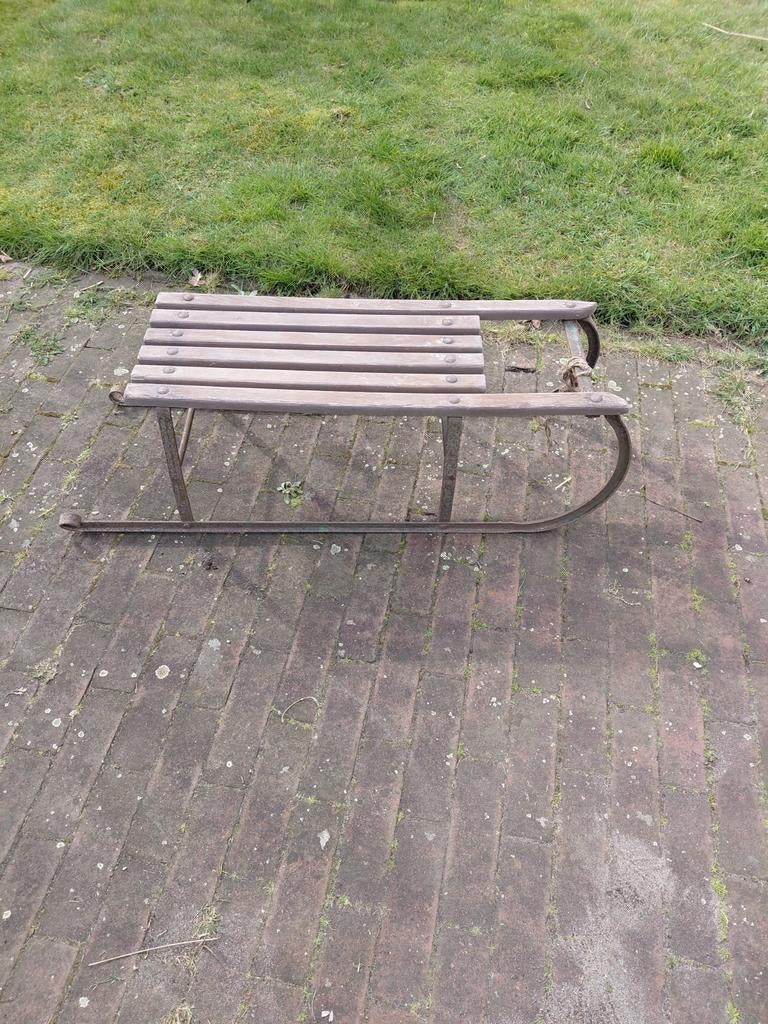 Oude houten slee met ijzeren onderstel, Ophalen, Gebruikt