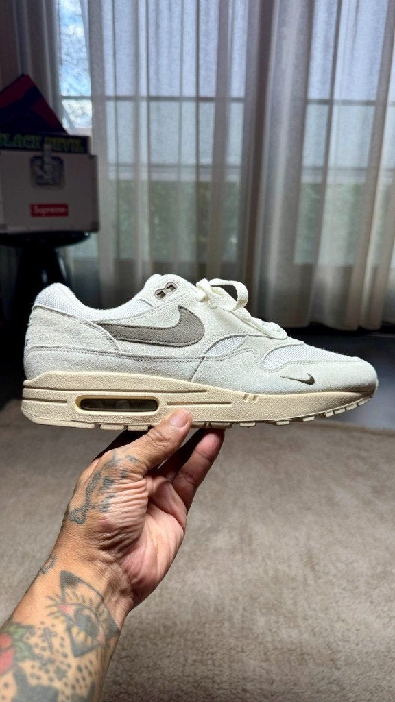 Nike Air Max 1 Sail / Ironstone (43), Overige kleuren, Nike, Nieuw, Ophalen of Verzenden