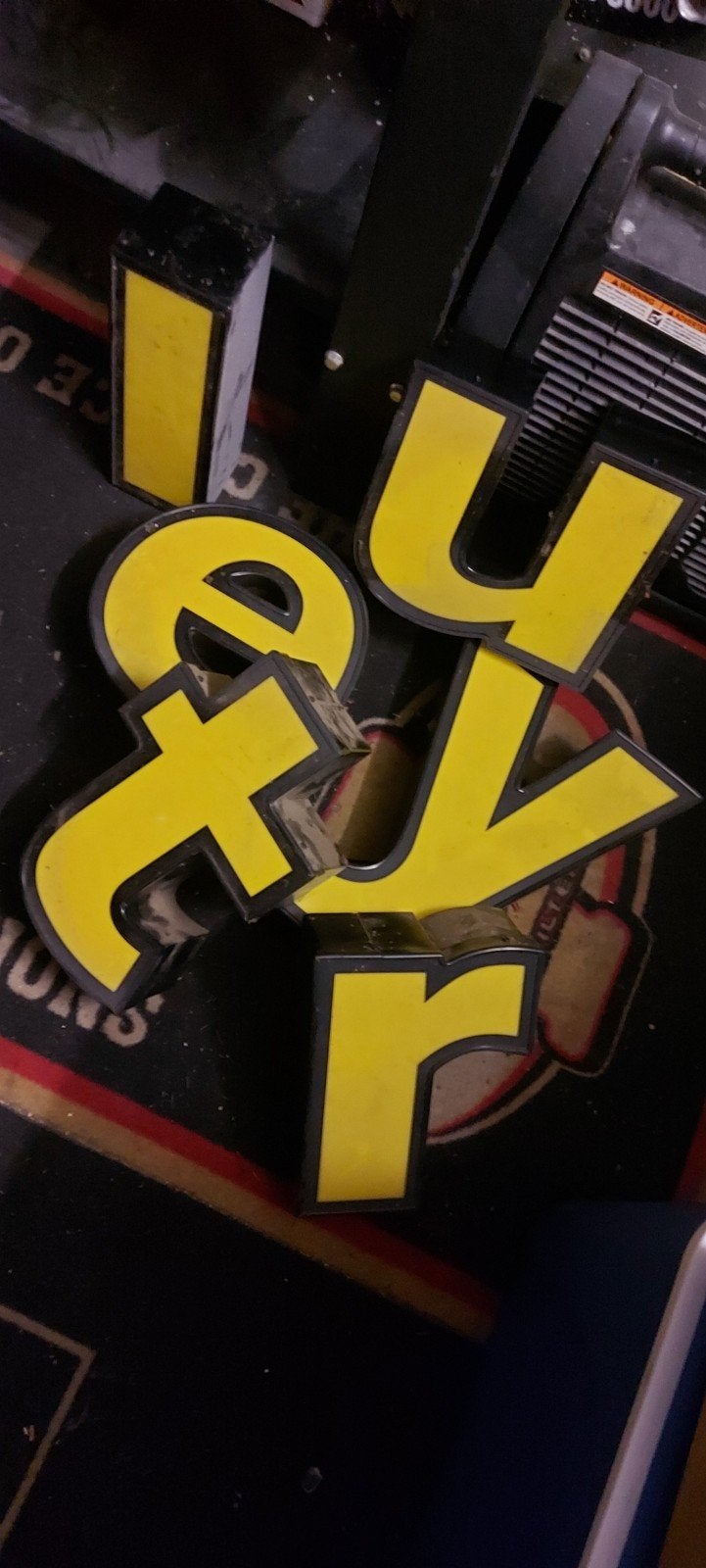 Vintage Lichtletters 't' en 'u' - Reclameletters, Ophalen of Verzenden, Gebruikt, Lichtbak of (neon) lamp