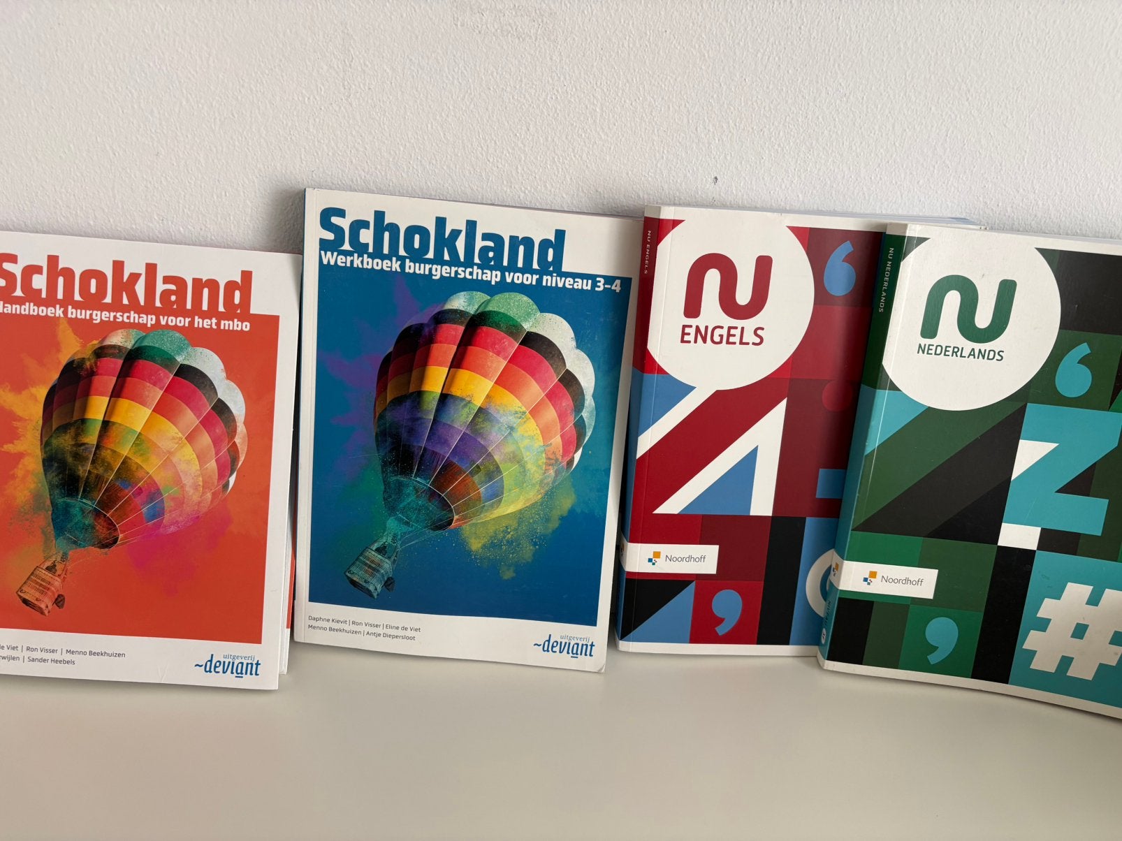 Schoolboeken Schokland – , Nederlands & Engels – Niveau 3-4, Ophalen of Verzenden, Zo goed als nieuw