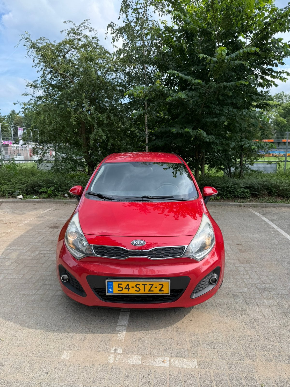 Kia Rio 1.2 5DRS 2012 Rood| extra set winter- en zomerbanden