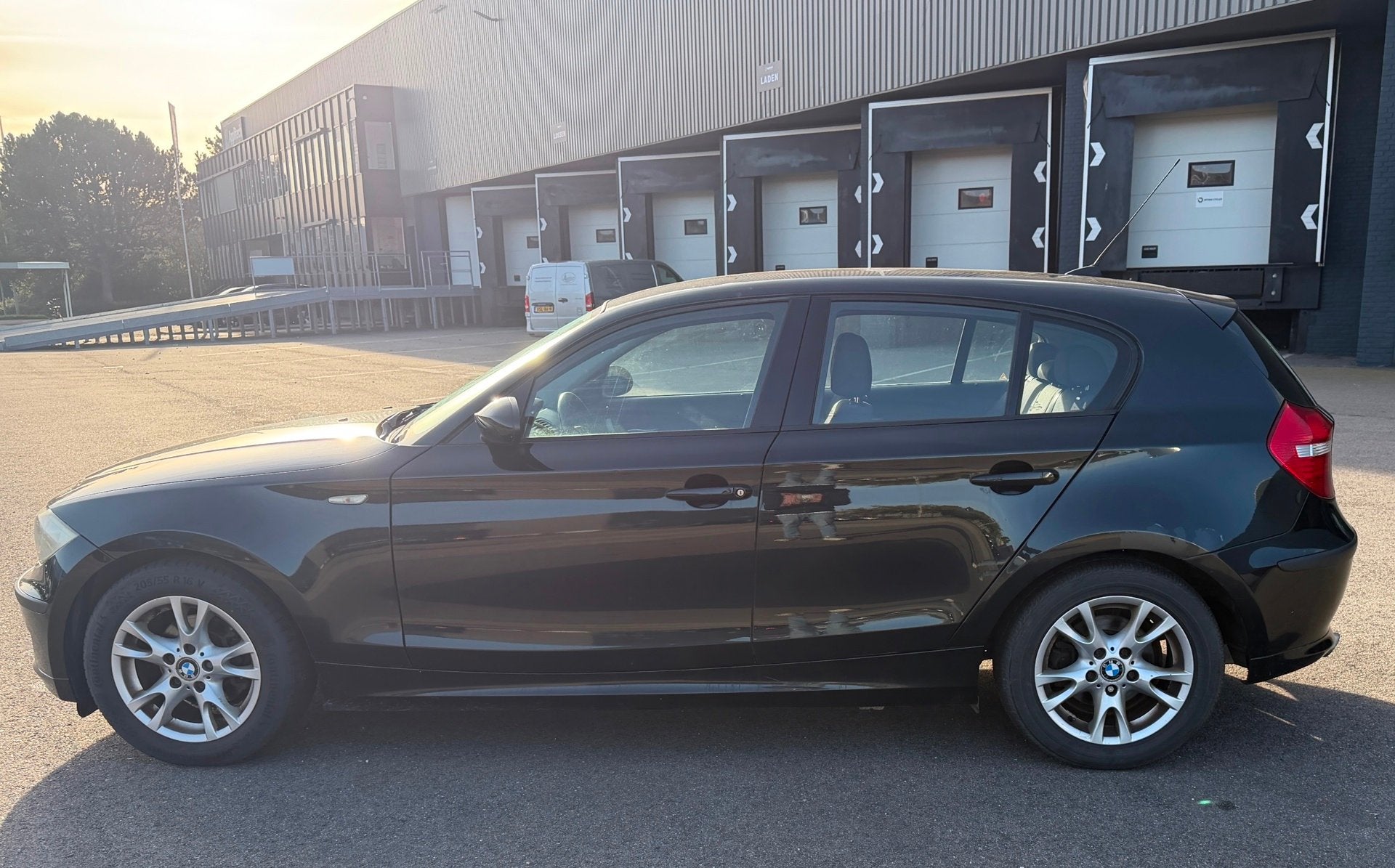 BMW 1-serie 116i Business Line AIRCO/5DEURS/LMV/APK-07-2027, Auto's, 1-Serie, Gebruikt, 4 cilinders, 4 stoelen