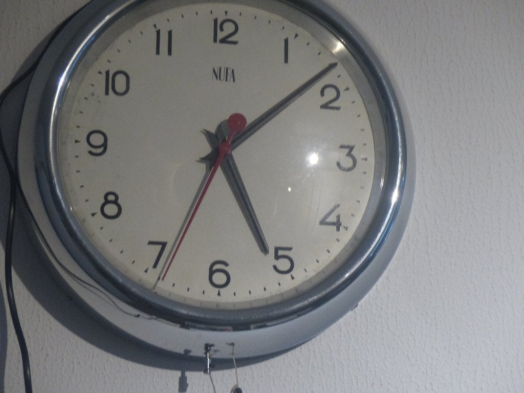 Klok: merk NUFA 2x, geheel origineel. School,- Fabrieks klok, Stil uurwerk, Analoog, Ophalen of Verzenden, Retro