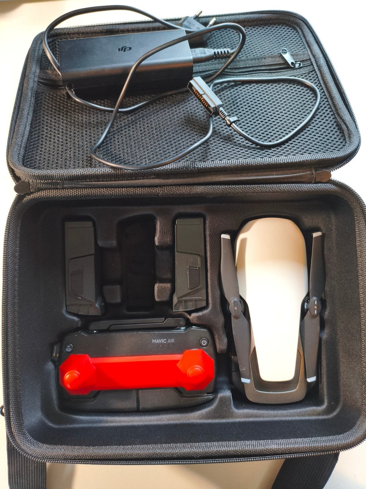 DJI Mavic Air in goede staat met accessoires, 250 tot 900 gram, Cameradrone, Zo goed als nieuw, DJI