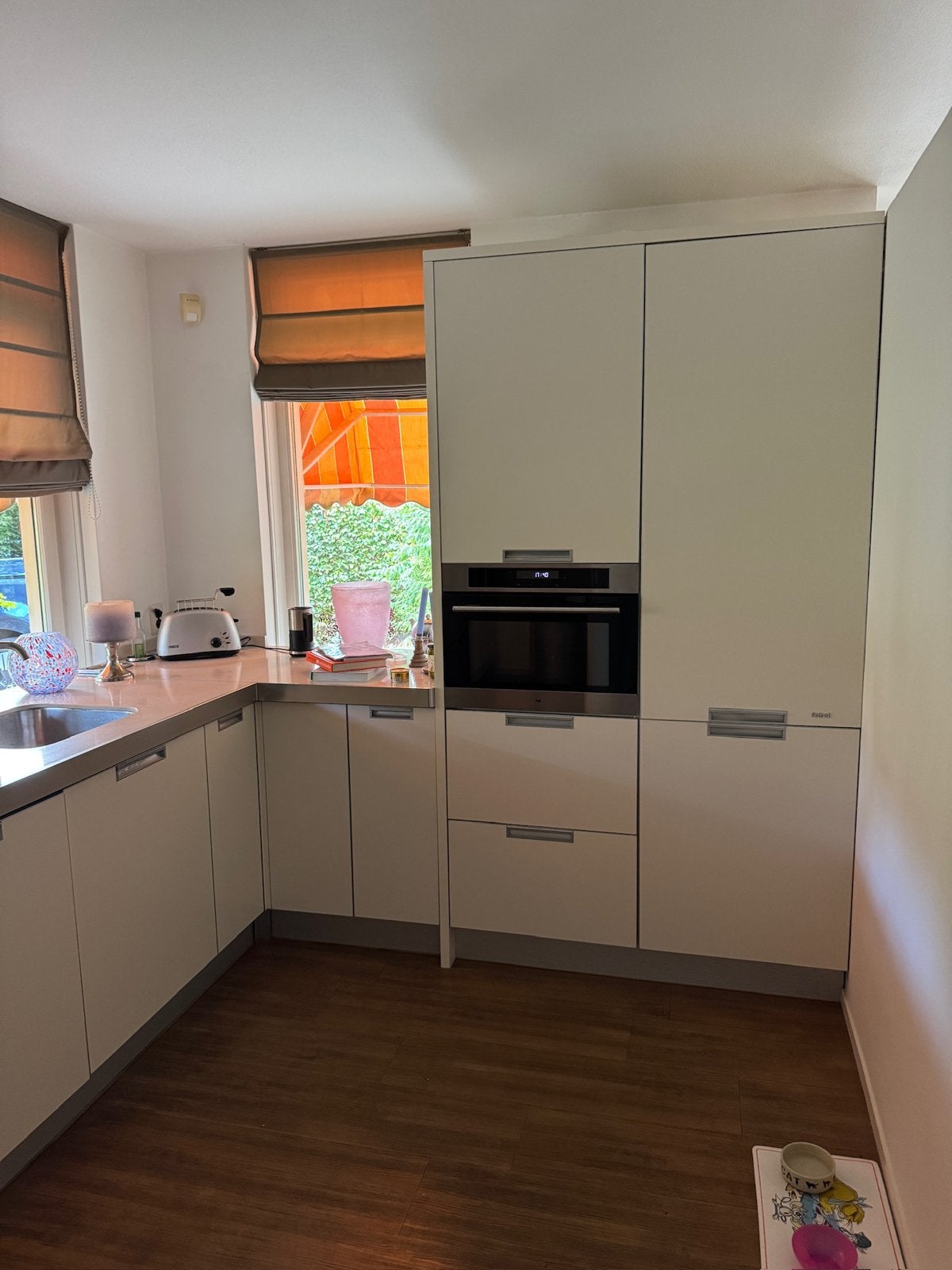 Moderne hoekkeuken met inbouwapparatuur, Huis en Inrichting, Ophalen, Gebruikt, Wit, Hoekkeuken