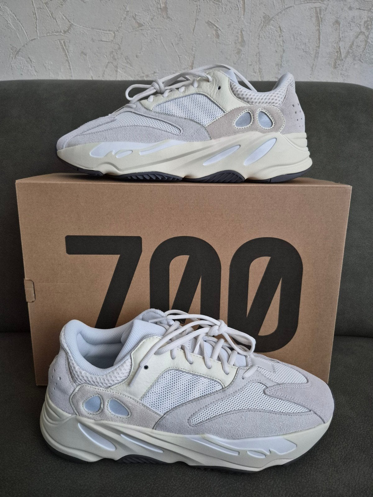 Yeezy Boost 700 / 47 1/3, Wit, Nieuw, Ophalen of Verzenden, Sneakers of Gympen