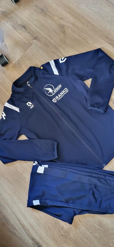 Mooi trainingspak sportpak, Jongen of Meisje, Sport- of Zwemkleding, Ophalen of Verzenden, Zo goed als nieuw