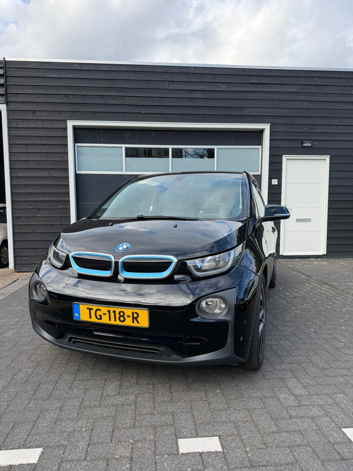 BMW i3 EV 2015 Zwart 22 KWH, Auto's, Automaat, Achterwielaandrijving, Electronic Stability Program (ESP), 4 stoelen