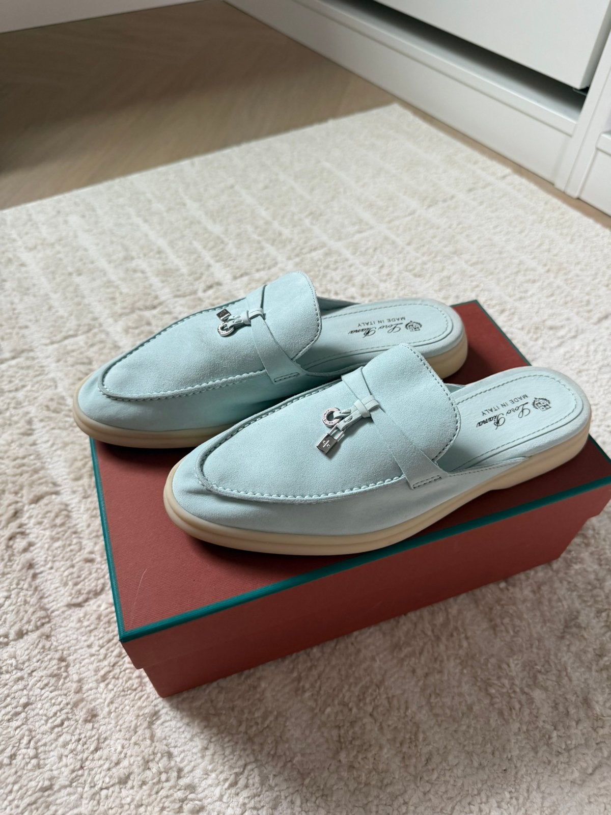 LoroPiana, Kleding | Dames, Schoenen, Ophalen of Verzenden, Zo goed als nieuw, Blauw, Sneakers of Gympen