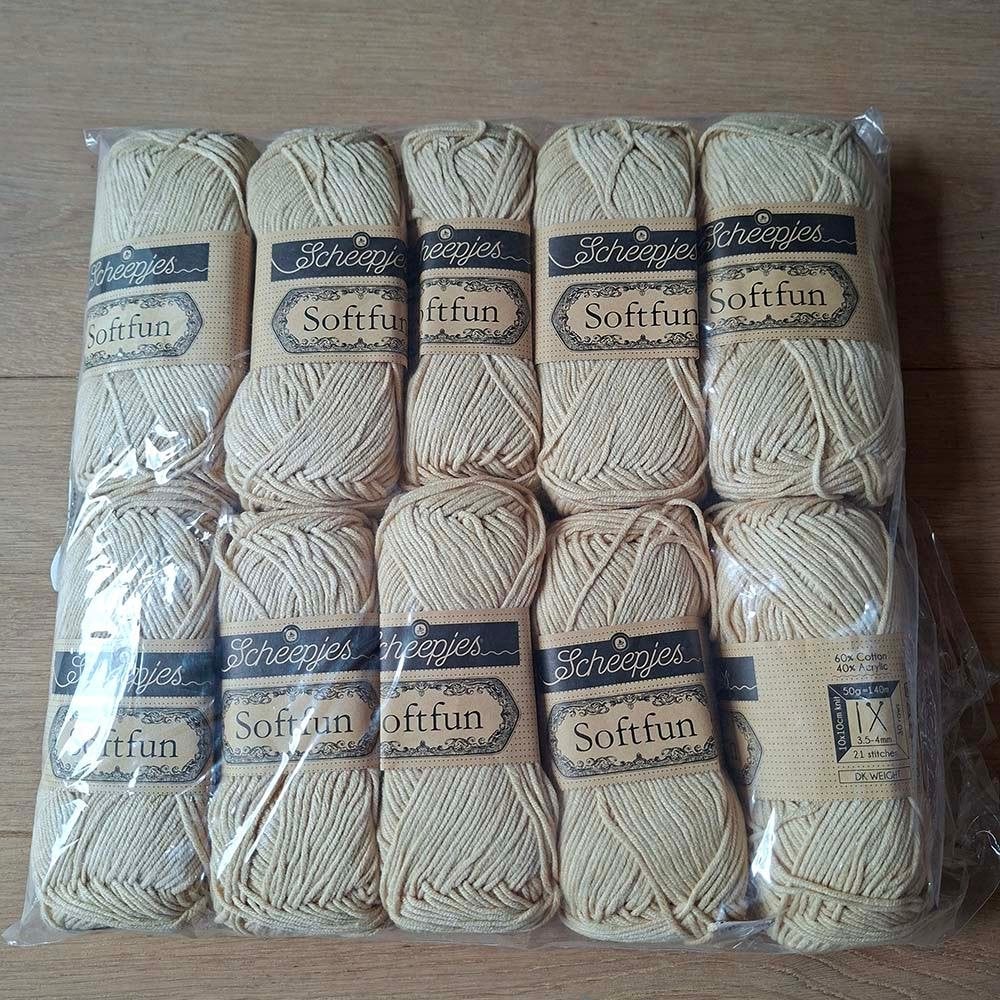 10 bollen Scheepjes Softfun - 2632 - Tortilla, Hobby en Vrije tijd, Breien en Haken, Ophalen of Verzenden, Nieuw, Breien of Haken